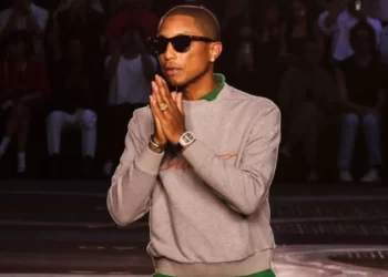 Franca i jep Pharrell Williams një nga nderimet më të mëdha shtetërore