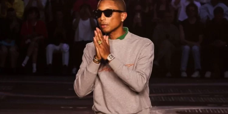 Franca i jep Pharrell Williams një nga nderimet më të mëdha shtetërore