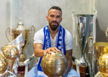 Tirana përforcohet në merkato, rikthehet mesfushori