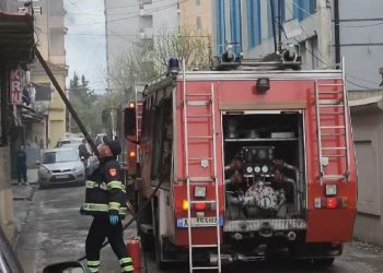 Përfshihet nga flakët e zjarrit një banesë në Pogradec, shpëton mrekullisht familja