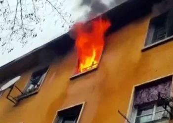 Shkrumbohet banesa në një fshat të Krujës, 14 anëtarë të familjes kërkojnë ndihmë