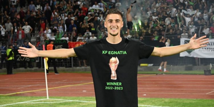 Refuzoi “bigët” e Superiores, Zejnullai prezantohet tek Shkëndija (VIDEO)