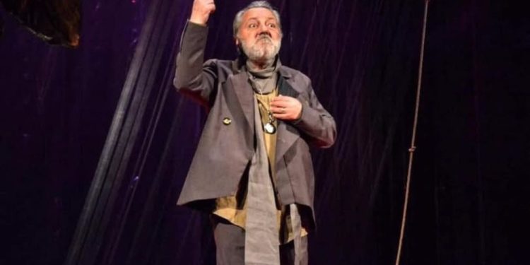 Naun Shundi në betejë për jetën, heshtja e Teatrit Kombëtar dhe turpi i një shteti që i varros artistët gjallë