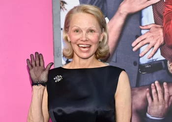 Pamela Anderson do hapë biznes turshish, ja cila është kauza e saj