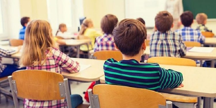 Shqipëria po zbrazet, 11 mijë nxënës më pak nëpër shkolla