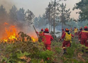 Zjarret, ende aktive vatra në Finiq