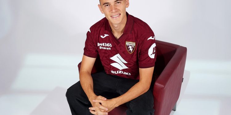 ZYRTARE/ Asllani bëhet “dem”, prezantohet te Torino. Sylvinho fton Shpendin në Kombëtare