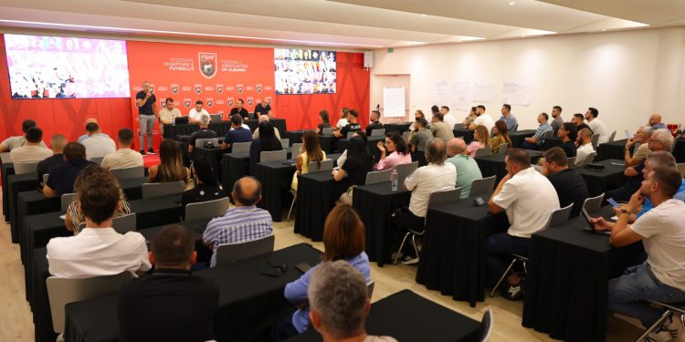 Silvinjo në rolin e pedagogut, masterclass me trajnerët dhe stafet e ekipeve kombëtare të moshave