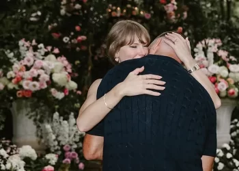 Ajo e bëri përsëri: Taylor Swift përdori numerologjinë për të njoftuar fejesën e saj me Travis Kelce