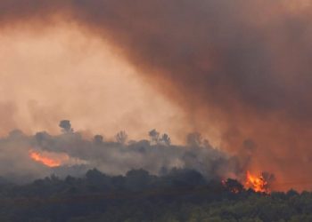 Zjarr në zonën e minuar në kufi me Greqinë