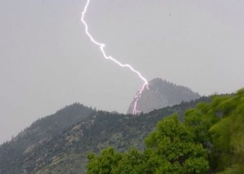 Tragjike/ Goditet nga rrufeja, humb jetën 47-vjeçari, ngordhin edhe 20 bagëti