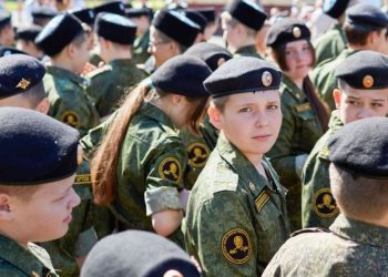 Rusia nis testime për t’i identifikuar liderët që fëmijë