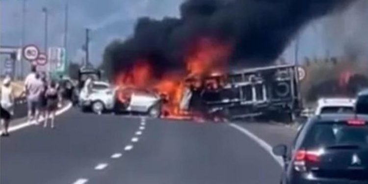 “Na nxirrni jashtë, na shpëtoni”, dëshmi rrënqethëse nga aksidenti tragjik në Greqi ku vdiqën 3 shqiptarë