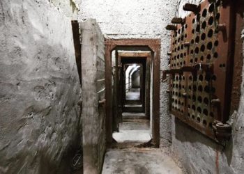 Tuneli i Luftës së Ftohtë në Gjirokastër tërheq turistë kureshtarë për komunizmin