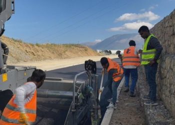 Shqiptarët ikin në emigracion, bizneset i zëvendësojnë me indianë në ndërtim dhe filipinas në shërbim