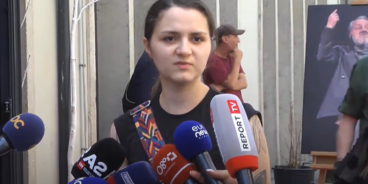 “Babin e hëngri kanceri nga brenda”, e bija e aktorit Naun Shundit: Mendoi se do të jetonte