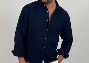 Shpat Kasapi sulmohet brutalisht në mes të dasmës nga dhëndri dhe dasmorët