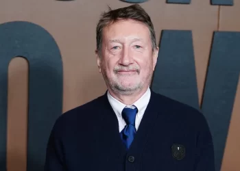 Krijuesi i Peaky Blinders do të shkruajë skenarin për filmin e ardhshëm të James Bond