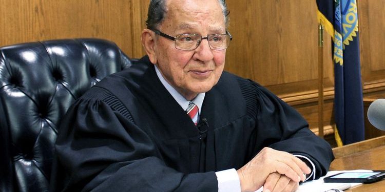 Ndahet nga jeta gjyqtari i famshëm i Tik-Tok, pas betejës me kancerin