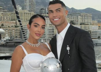 Tha PO! Cristiano Ronaldo propozon Georginën me unazën që po çmend rrjetin!