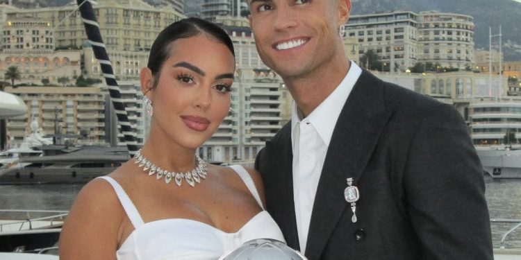 Tha PO! Cristiano Ronaldo propozon Georginën me unazën që po çmend rrjetin!