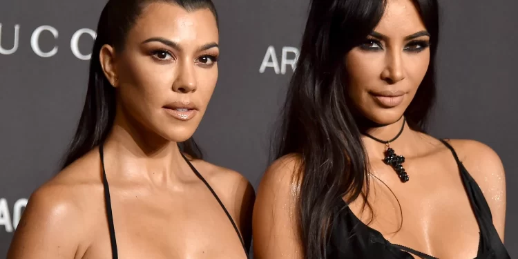 Brenda përçarjes së Kardashianëve: Kourtney kërcënon të largohet nga reality show, ndërsa tensionet mes motrave arrijnë kulmin