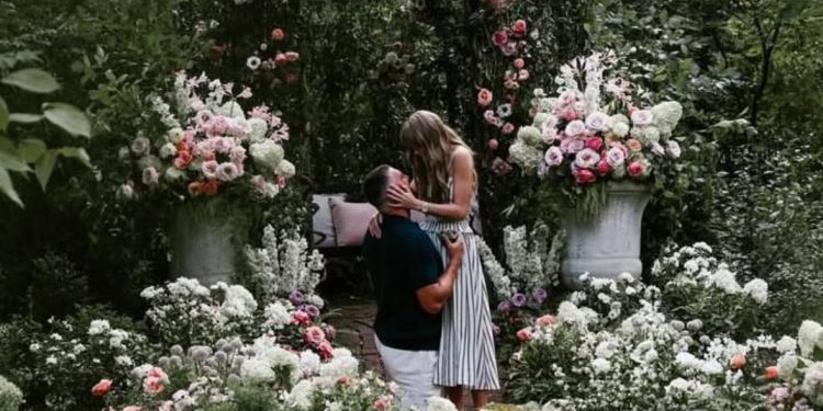 Surprizë!! Fejohet çifti i njohur i showbizit