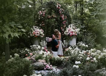 Për sa kohë Taylor Swift dhe Travis Kelce e mbajtën të fshehtë fejesën e tyre?