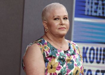 Ylli i ‘Baywatch’ njofton betejën me kancerin e gjirit dhe operacionin që iu nënshtrua