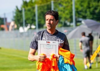 Kundërshtari i Egnatias shkarkon trajnerin, atmosferë negative para ndeshjes së Conference League