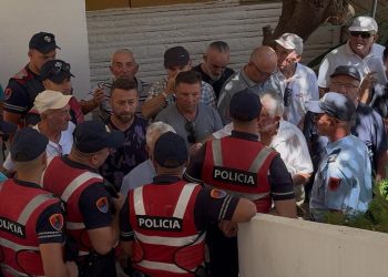 Toka e fshatit iu dha dy biznesmenëve për park fotovoltaik, reagojnë banorët e Nivicës: Bashkia Sarandë ka shkelur ligjin dhe dinjitetin tonë