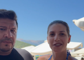 Shqiptari nuk harron rrënjët, prej 8 vitesh bën pushime në jug me gruan izraelite dhe 4 fëmijët: Në pëlqen shumë Ksamili, Borshi dhe Dhërmiu (VIDEO)