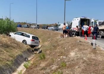 Aksidenti i rëndë/ Përplasen dy makinat, 1 i vdekur dhe 5 të plagosur (VIDEO)