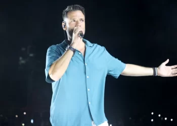 Konstantinos Argyros kërkon 1 minutë heshtje për mikun e tij që u vra: Ky koncert i kushtohet atij