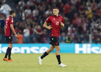 “Dribloi” Bologna-n, Asllani drejt Torinos, gati vizitat mjekësore