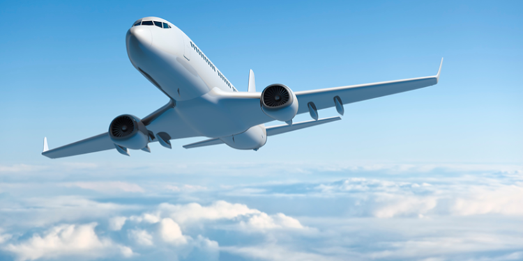 Panik në ajër! Turbulenca të forta, avioni devijon destinacion, 25 të lënduar