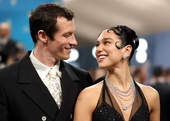 E dashuruar marrëzisht: Dua Lipa rrëfen lidhjen me Callum Turner