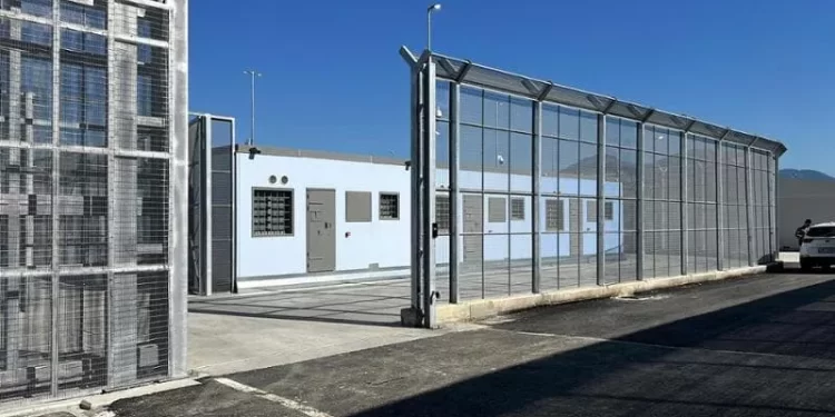 Dështimi politik dhe katastrofa ekonomike e kampeve të emigrantëve në Shqipëri