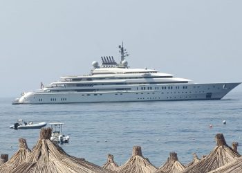 Mbërrin në Dhërmi jahti gjigant i sheikut, zv.kryeministri i Emirateve Arabe pritet nga Rama në vilën qeveritare