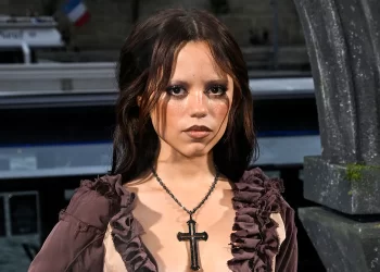 “E kam ditur si është të mos kesh zë”/ Jenna Ortega rrëfen anën e errët të karrierës së saj në Hollywood