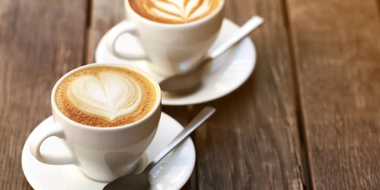 Miti i pritjes 90 minuta për të pirë kafe: çfarë thotë vërtet shkenca