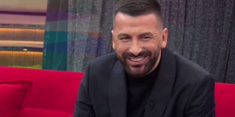 ‘Më ka prekur kordat zanore’/ Kelly tregon arsyen e shkëputjes nga muzika, zbulon problemin serioz shëndetësor