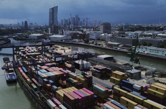 SHBA arkëton 152 mld dollarë nga tarifat, Gjermania me mision në Uashington për krizën e makinave