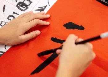 Ligj i ri në Britani për lirinë e fjalës, në shënjestër qendrat kulturore kineze