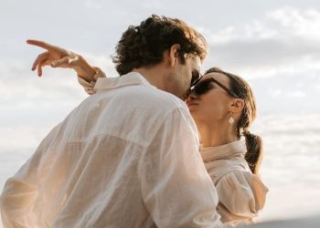 18 komplimente që burrat mezi presin t’i dëgjojnë nga gratë!