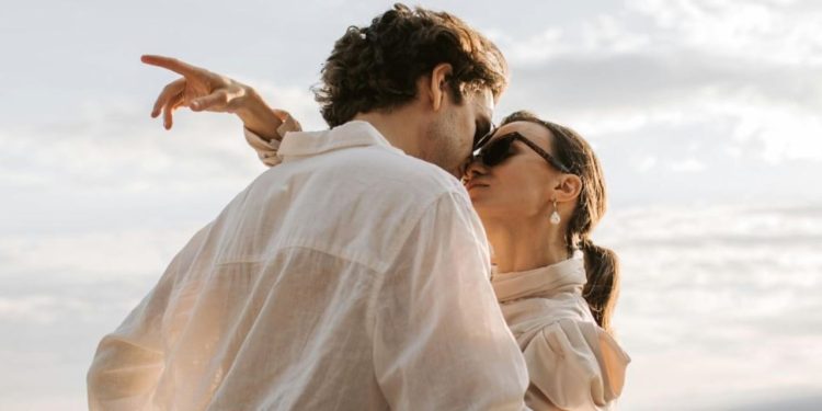 18 komplimente që burrat mezi presin t’i dëgjojnë nga gratë!