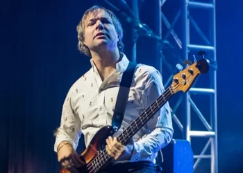 Skandal në Maroon 5: Ish-bashkëshortja e muzikantit e akuzon për abuzim me të mitura