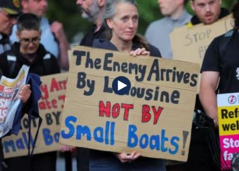 Protesta pro refugjatëve në Angli, britanikët dalin në rrugë, thirrje qeverisë: Emigrantët janë të mirëpritur!