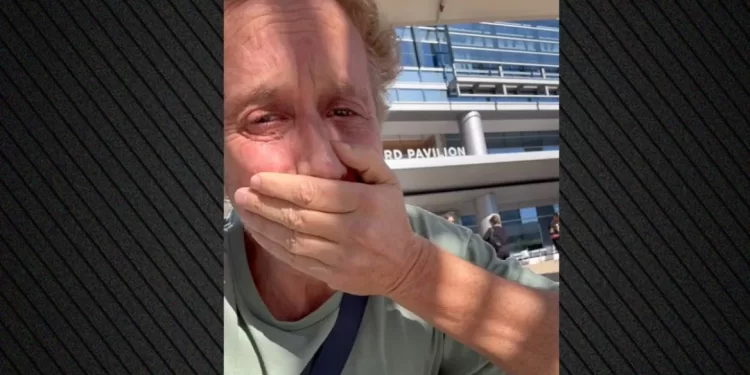 Video/ Komediani Pauly Shore shpërtheu në lot pasi iu hoq një tumor nga pankreasi