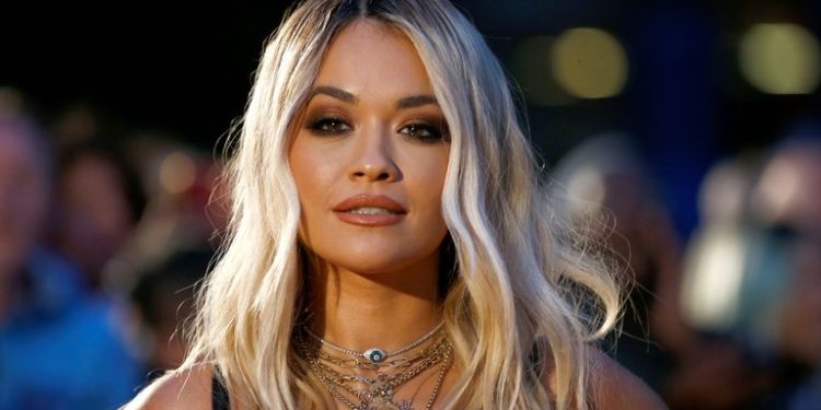 Rita Ora në telashe, banorët lokalë ankohen për rinovimet e shtëpisë së saj
